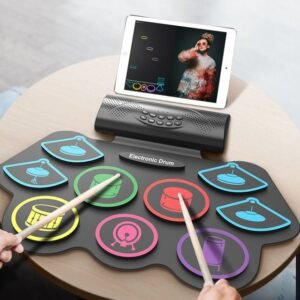 CONJUNTO DE BATERIA MUSICAL ELETRONICA, POSSUI ENTRADA MIDI/ USB, ALTO FALANTE INTEGRADO, ENTRADA PARA FONE DE OUVIDO. CADA KIT INCLUI 9 PADS (5 TAMBORES E 4 PRATOS), 2 PEDAIS (CHIMBAL E BUMBO), 2 BAQUETAS, 1 CABO USB, 1 CABO DE CONEXAO DE AUDIO DE 3.5MM = HXBR-HJ-1042-B1